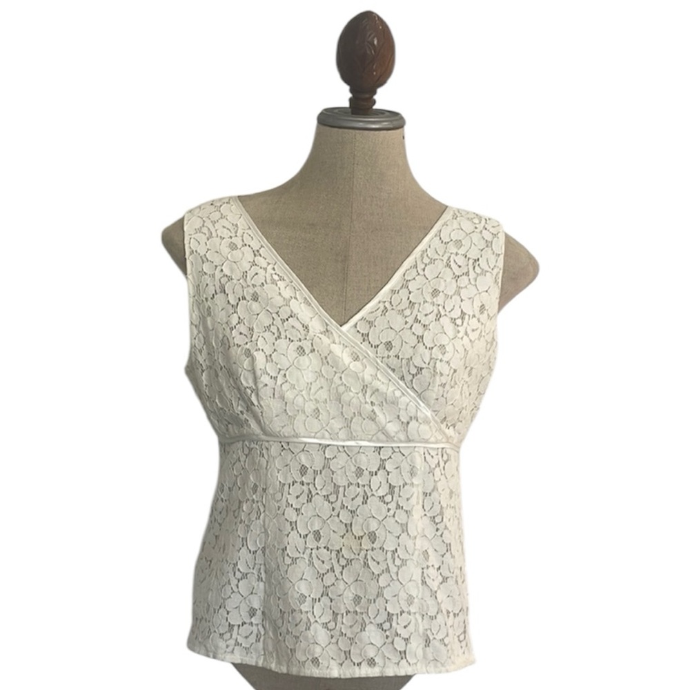 Chapter One floral white Lace Top sleeveless blouse side zip v-neck women size 6